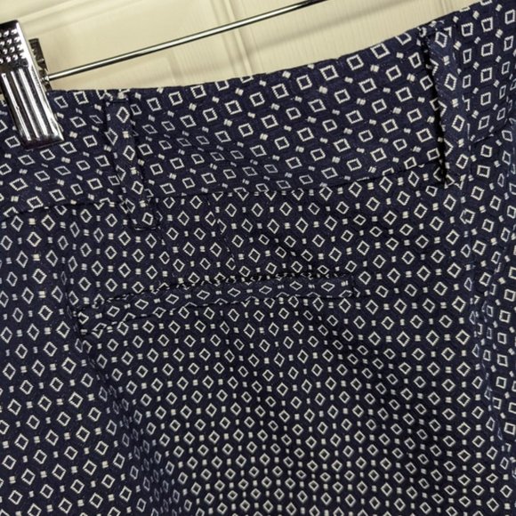 Lands' End Pants mid rise slim leg navy and white design size 18 - Picture 5 of 6